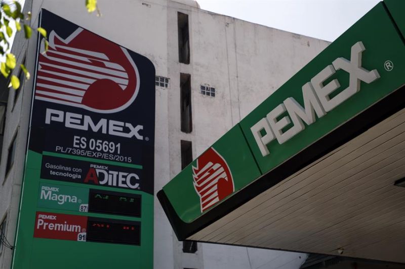 Fotografía de una estación de gasolina de Petróleos Mexicanos (Pemex), hoy, en Ciudad de México (México). 01 080822