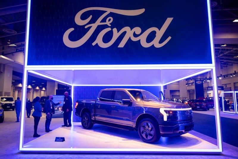 Un camión eléctrico Ford F-150 Lightning de 2022 en el Auto Show de Washington en el Centro de Convenciones Walter E. Washington en Washington, DC, este 30 de enero de 2022. (Estados Unidos)