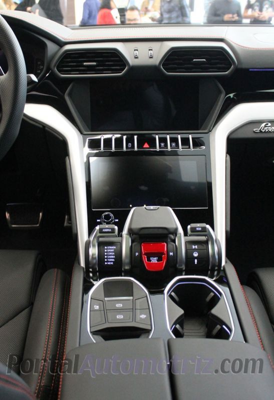 Lamborghini Urus.
