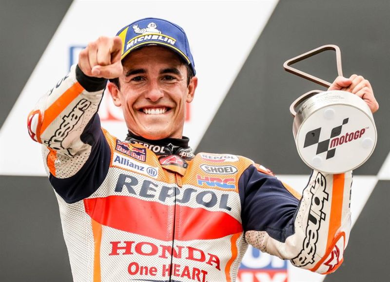 El español Marc Márquez (Repsol Honda RC 213 V) se ha vuelto a subir a lo más alto del podio, la undécima ocasión consecutiva en este escenario, al vencer con autoridad, desde la primera hasta la última vuelta, el Gran Premio de Alemania de MotoGP.