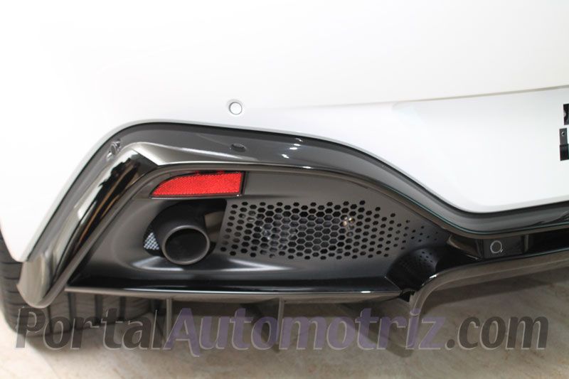 Aston Martin Vantage 2019.