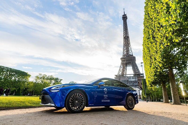 Toyota, con su tecnología de pila de combustible, ilumina de verde la Torre Eiffel