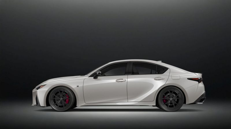 Lexus IS 500 Ultimate Edition 2025: la culminación de la grandeza 01200525