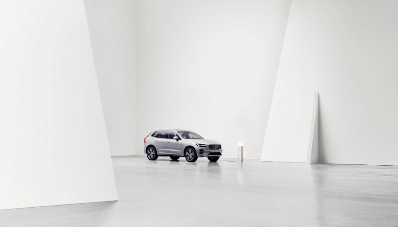 El nuevo tren motriz híbrido enchufable Recharge de Volvo Cars supera el millaje diario promedio con una sola carga