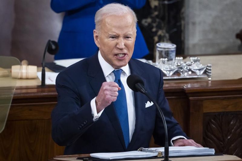El presidente de Estados Unidos, Joe Biden, al pronunciar su primer Discurso de la Unión, ante el pleno del Congreso estadounindense, en la sede del Capitolio, en Washington, DC (EE.UU.), este 1 de marzo de 2022. 
