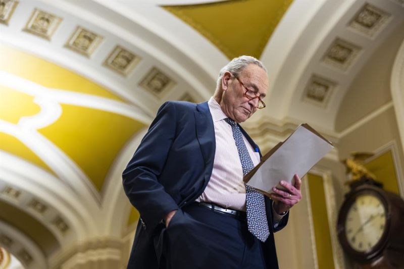 El líder de la mayoría demócrata en el Senado de Estados Unidos, Chuck Schumer. EFE/EPA/Jim Lo Scalzo 01 011123