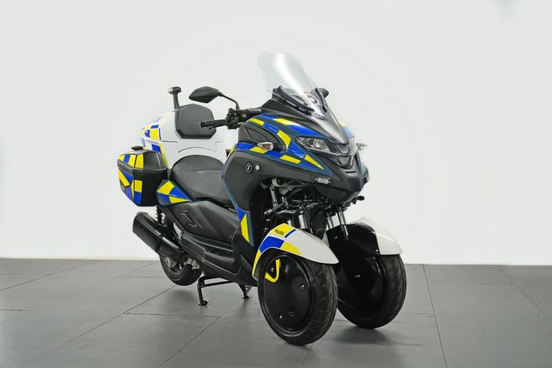 MAHLE Powertrain y White Motorcycle Concepts para electrificar vehículos de tres ruedas con luz azul 01 230223