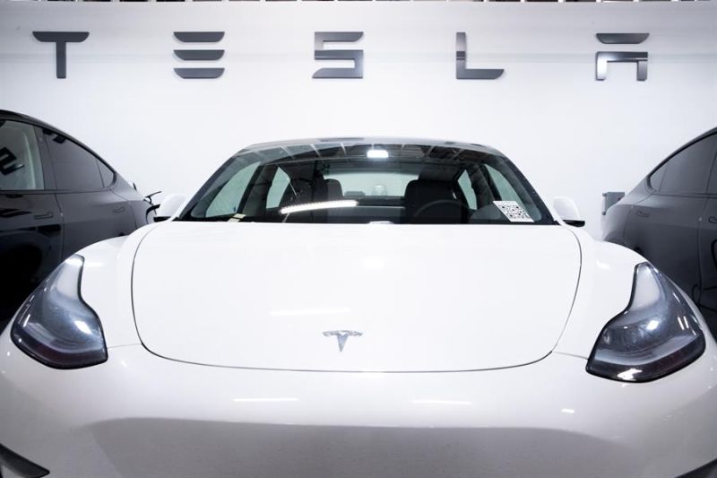 Un auto Tesla Model 3 , en una fotografía de archivo. 01 110522