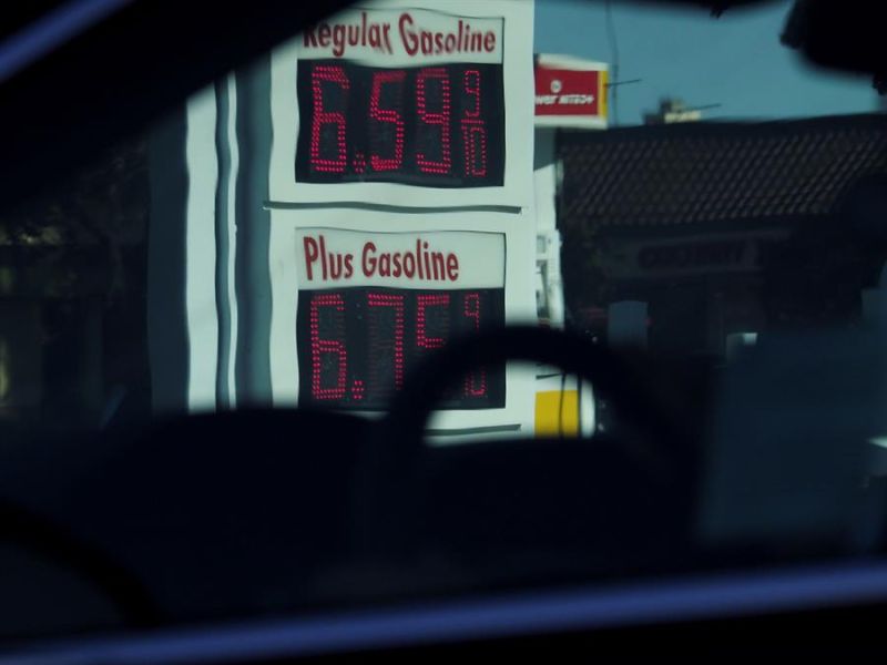 Una estación de gasolina en Newark, California, en una fotografía de archivo. EFE/EPA/John G. Mabanglo 01 280323