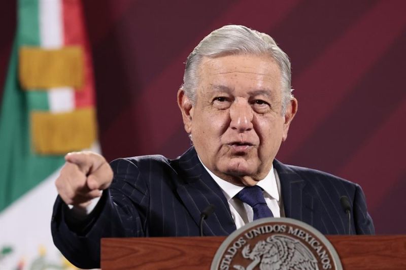 El presidente de México, Andrés Manuel López Obrador, participa durante su conferencia de prensa matutina en Palacio Nacional, en la Ciudad de México (México). EFE/José Méndez 01 240223