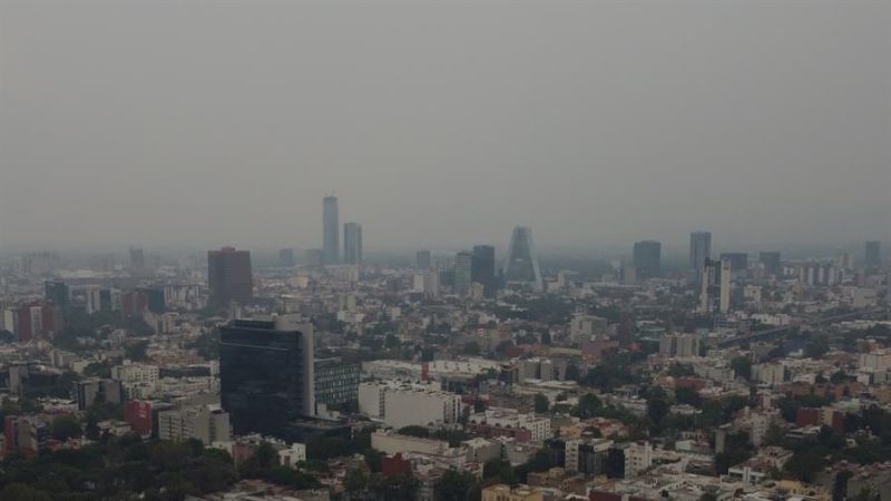 Fotografía de archivo tomada con un dron, que muestra altos índices de contaminación en la Zona Metropolitana del Valle de México.