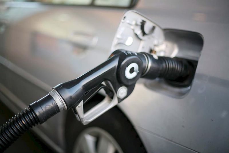 magen de archivo de un auto permanece en una estación de gasolina de Chevron, en Los Angeles (EE.UU.) 01 110822