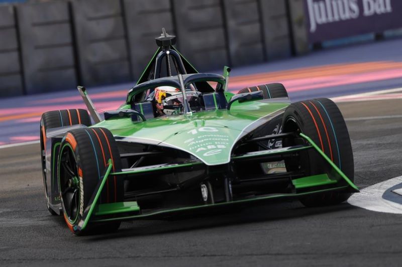 El suizo Sebastien Beumi de Envision Racing - Gran Premio de Ciudad de México Fórmula E en el autódromo Hermanos Rodríguez en Ciudad de México (México). 01 140123