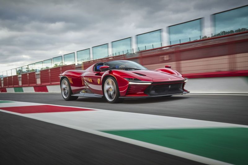 Ferrari Daytona SP3 01 310322