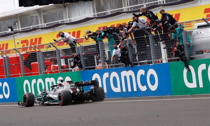 El inglés Lewis Hamilton (Mercedes), séxtuple campeón del mundo, se ha convertido en el nuevo líder del Mundial de Fórmula Uno tras ganar este domingo el Gran Premio de Hungría.