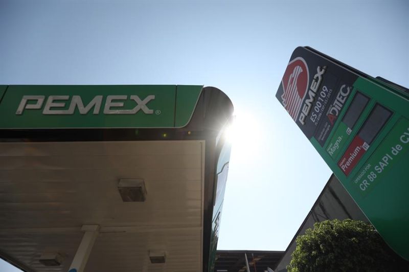 Vista de una estación de gasolina de Pemex en México, en una fotografía de archivo.