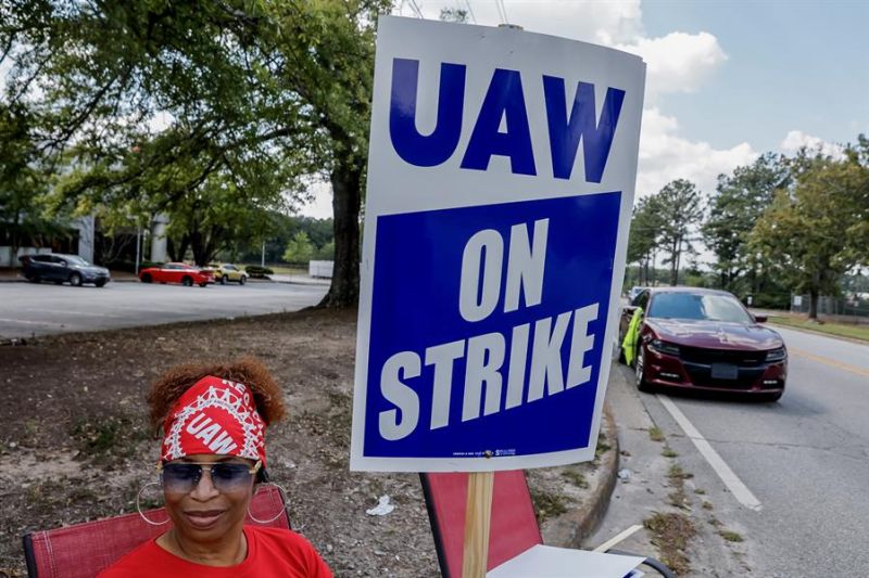 Protestas de l sindicato del automóvil de Estados Unidos, United Auto Workers (UAW), en una fotografía de archivo. EFE/EPA/Erik S. Lesser 01 261023
