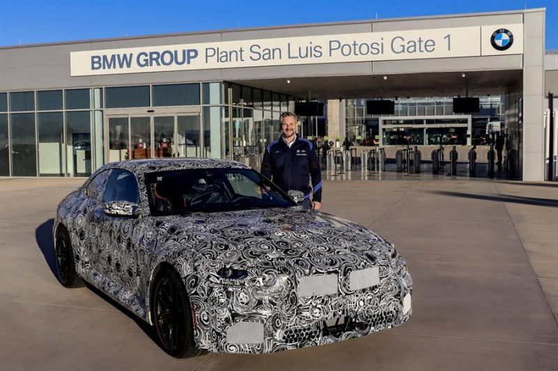 Fotografía cedida por JeffreyGroup donde se observa al presidente y CEO de BMW Group Planta San Luis Potosí, Harald Gottsche, mientras posa hoy, en la ciudad de San Luis Potosí (México).  01 180422