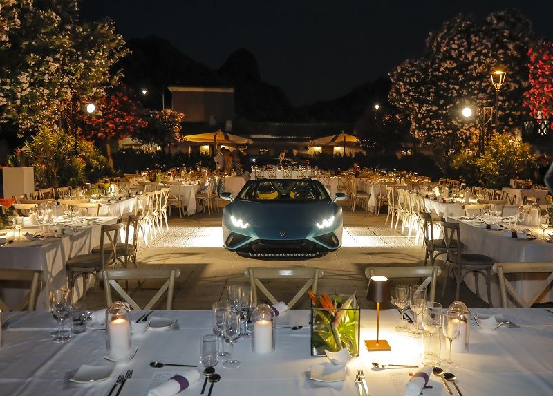 LAMBORGHINI LOUNGE VUELVE A PORTO CERVO: PRESENTACIÓN DEL NUEVO HURACÁN EVO RWD SPYDER CON LA EXCLUSIVA CENA `COLOURS AND STARS BY MAURO COLAGRECO´