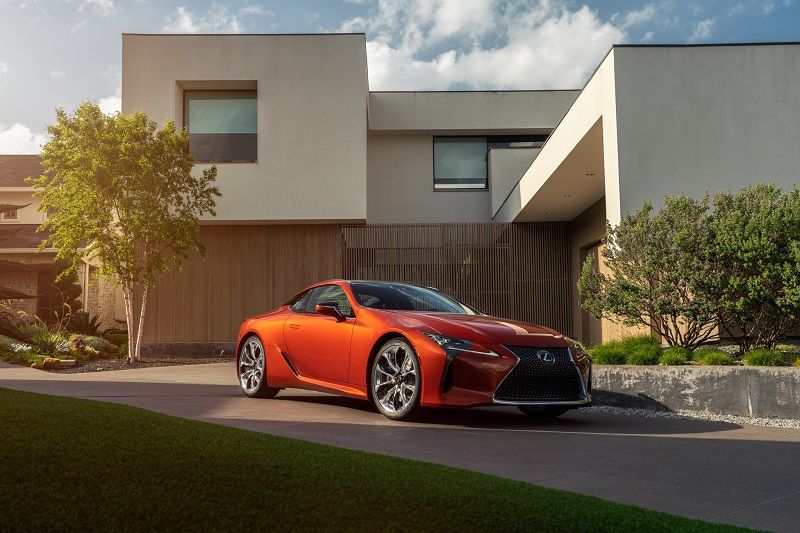 El nuevo Lexus LC 500h 2021 estrena un espectacular color Naranja Carnelian