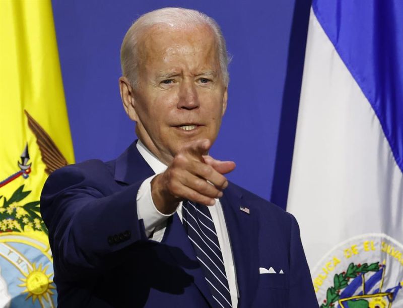 El presidente de Estados Unidos, Joe Biden, durante la ceremonia de firma de la "Declaración de Los Ángeles sobre migración y protección" hoy, durante la Cumbre de las Américas, en el Centro de Convenciones de Los Ángeles, California (EE.UU.).. 01 110622