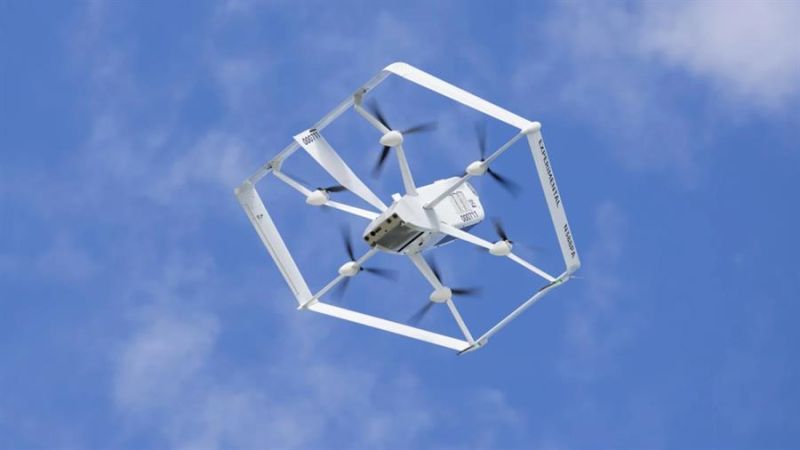Fotografía cedida hoy por Amazon donde se aprecia su dron MK 27 con diseño hexagonal, que ha sido diseñado para mejorar su capacidad de vuelo y reducir las ondas de sonido de alta frecuencia. 01 130622