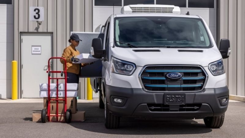 Ford Pro envía la E-Transit con alcance mejorado a clientes de todo el país 01 040924