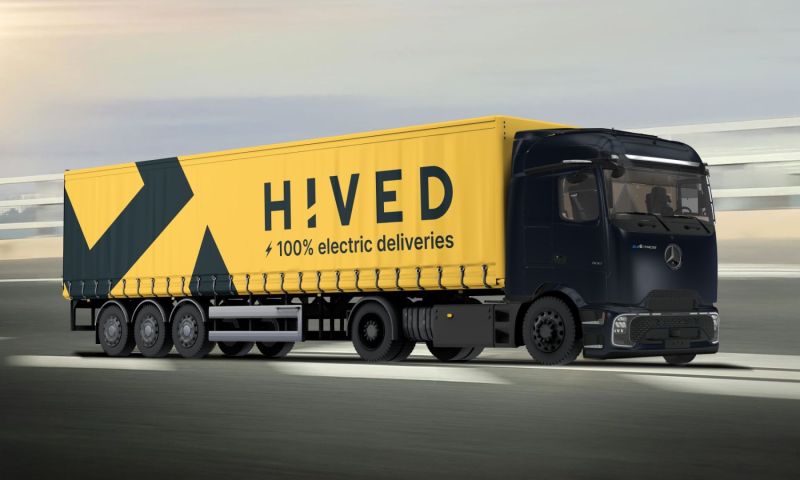 HIVED amplía la primera red de paquetería totalmente eléctrica del Reino Unido con 11 eActros de Mercedes-Benz Trucks 01110225