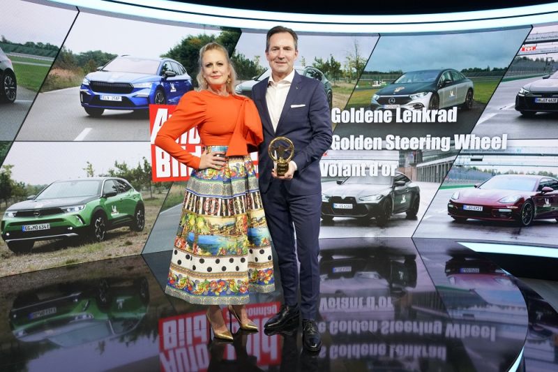 El ŠKODA ENYAQ iV gana el Volante de Oro 2021 como Mejor SUV Eléctrico