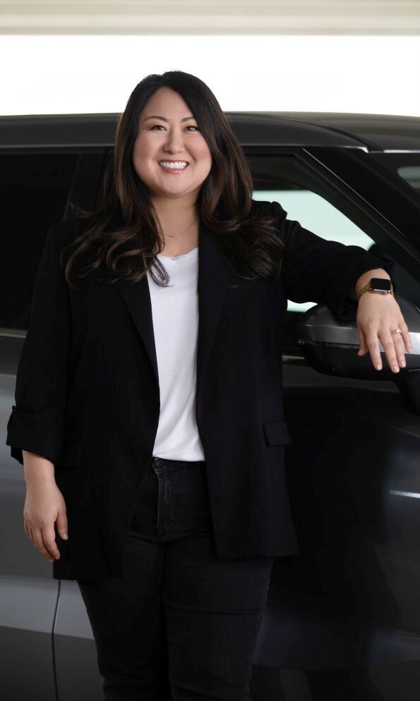 La directora de marketing de Mitsubishi Motors, Kim Ito, fue nombrada en la lista de las 100 mujeres líderes en el sector automotriz de 2025 de Automotive News 01190525