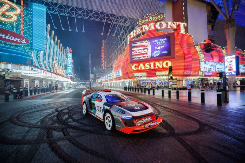 Ken Block y el Audi S1 ​​Hoonitron electrifican Las Vegas 01 251022