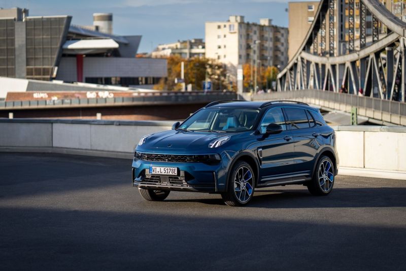 Lynk y compañía 01 01 130224