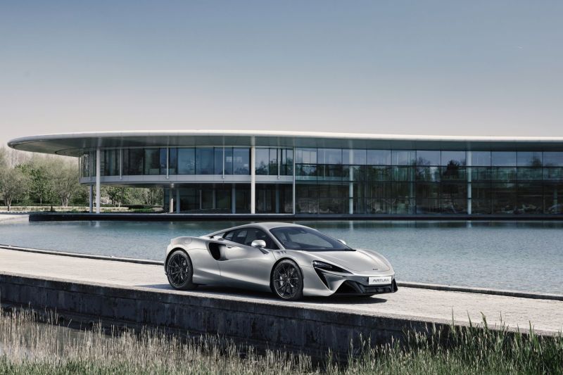 McLaren Automotive 01 130522