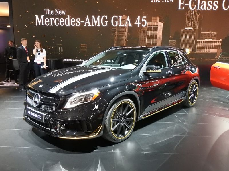 Mercedes-AMG GLA45 con AMG Performance Studio Package