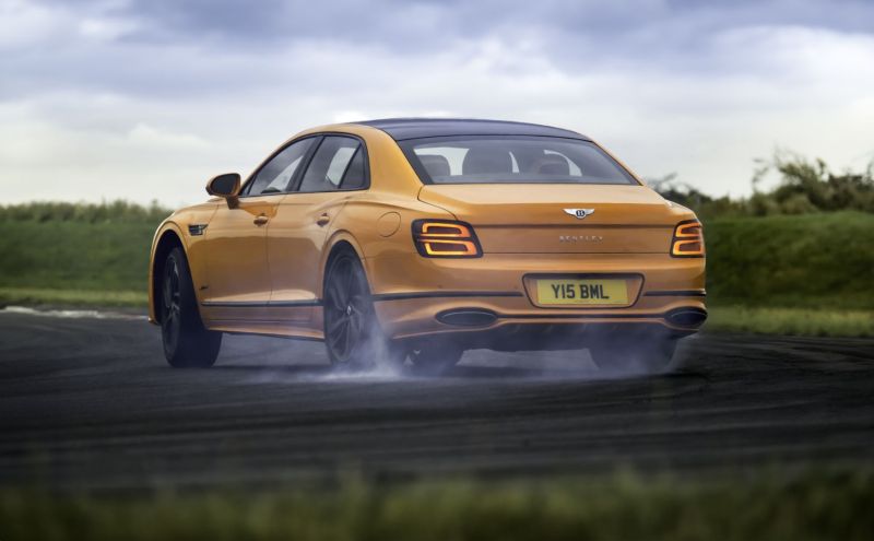 Bentley Flying Spur 01 020924