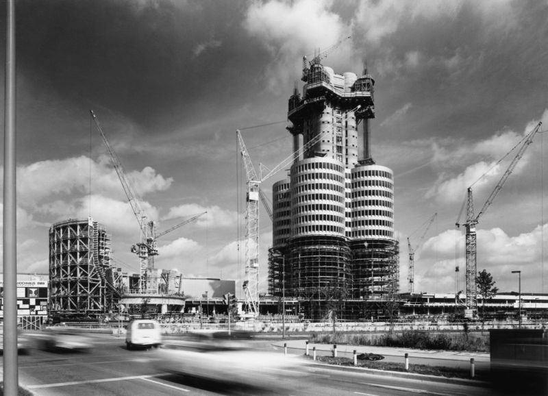 Sede Corporativa de BMW Group en Múnich - icónico edificio “Cuatro Cilindros” 01 220722