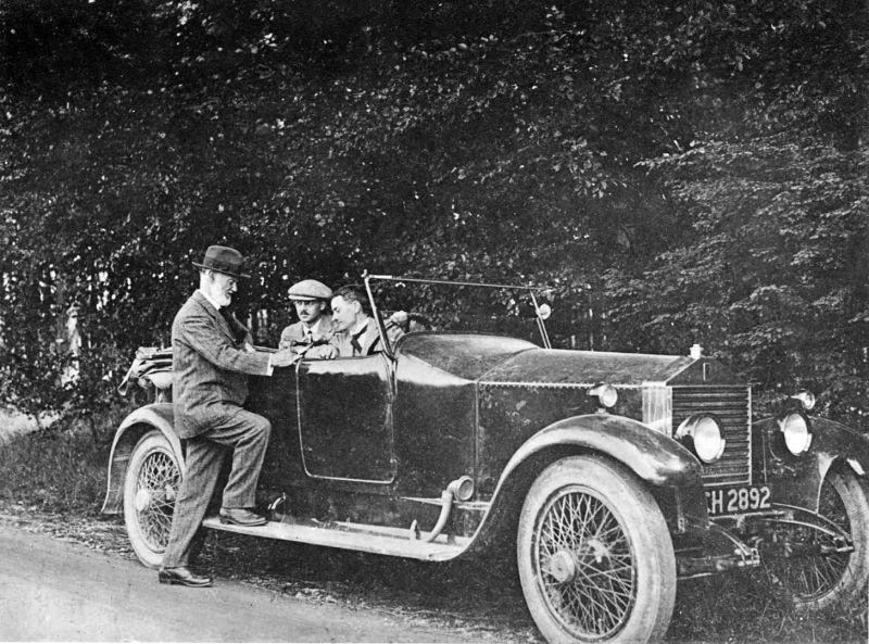 1922 Rolls-Royce 20 HP (4-G-II) y Sir Henry Royce. Fuente: El club de entusiastas de Rolls-Royce 02 260324