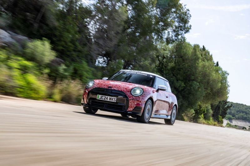 El primer MINI John Cooper Works eléctrico debutará en el Festival de Velocidad de Goodwood antes de su estreno mundial. 01 030724