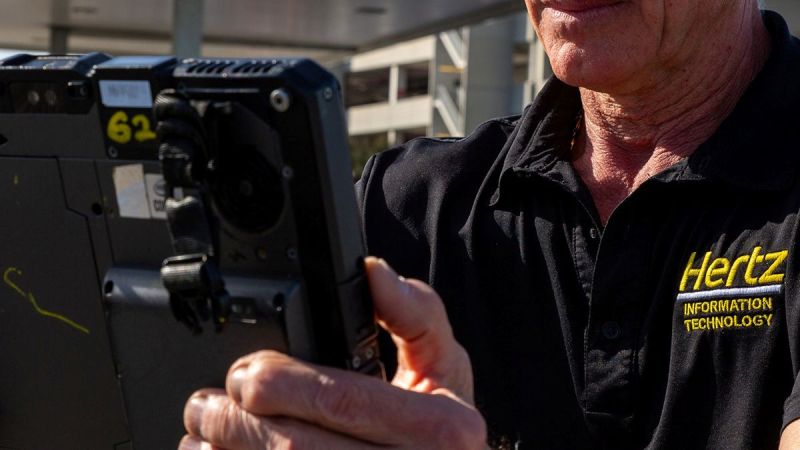 Hertz implementa nueva tecnología para agilizar la entrega de vehículos en aeropuertos 01200525