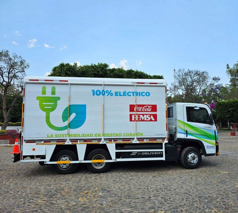 Volkswagen Truck & Bus México entrega flota de camiones eléctricos para Coca-Cola FEMSA en el marco del Encuentro de Movilidad Sostenible.01 300424