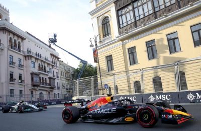 El piloto holandés de Fórmula Uno Max Verstappen de Red Bull Racing en acción durante la calificación del Gran Premio de Fórmula Uno de Azerbaiyán en el circuito de la ciudad de Bakú en Bakú, Azerbaiyán, el 11 de junio de 2022. 