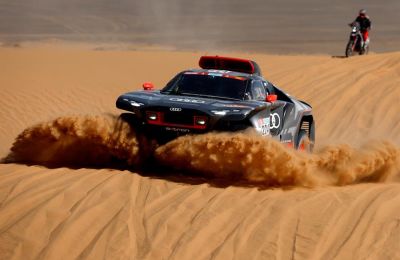 El piloto sueco Mattias Ekstrom en la 8ª etapa del Rally Dakar 2022 disputada este lunes entre Al Dawadimi y Wadi Ad Dawasir, en Arabia Saudí. 