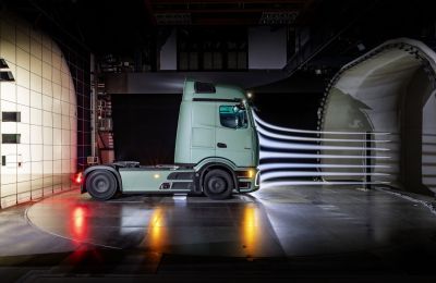 El nuevo Actros L de Mercedes-Benz Trucks 01 020424