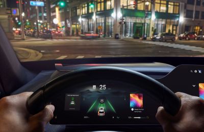 HARMAN presenta Ready Aware en el MWC: una nueva solución Vehicle-to-Network (V2N) que proporciona información contextual en tiempo real para tomar decisiones de conducción más seguras 01030325