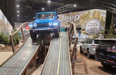 ¡La marca Jeep®  JT 4x4 01 120923