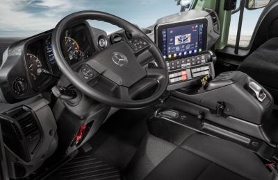 Nuevo sistema operativo UNI-TOUCH para el portaherramientas Unimog de Mercedes-Benz 01 150124